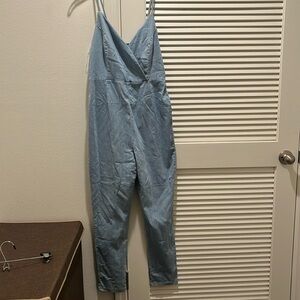 Blue light wash jumper Haute Monde, perfect for any occasion and nights out!